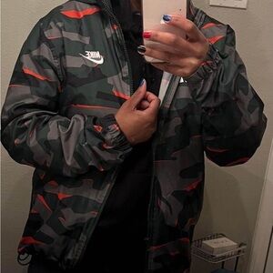 Nike windbreaker size small